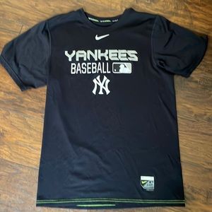 Nike Dri Fit MLB Yankees Tee